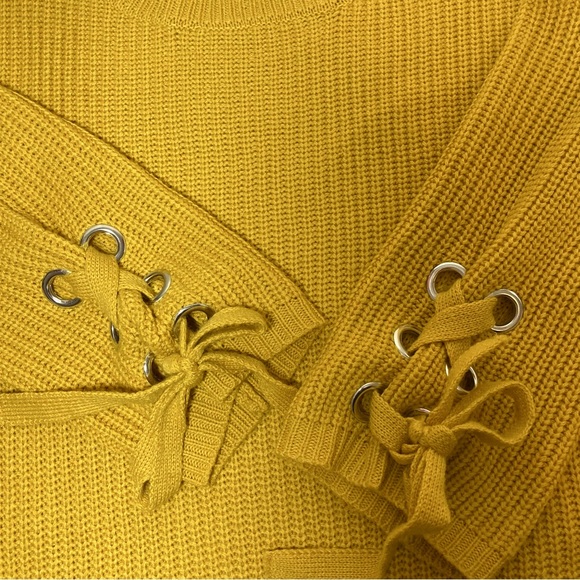 HANNAH Mustard Cable Knit Sweater Grommet Lace Tie Sleeve Accents Size Medium - Picture 6 of 9